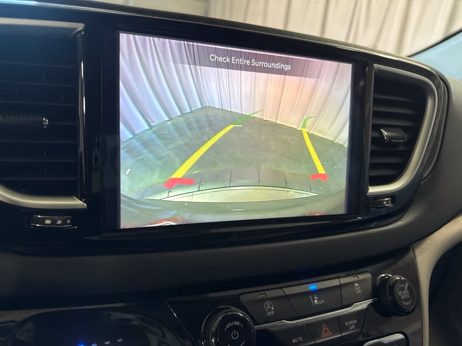 Used 2022 Chrysler Pacifica Touring-L FWD image 28
