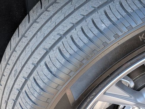 Used 2025 Honda CR-V EX-L image 11