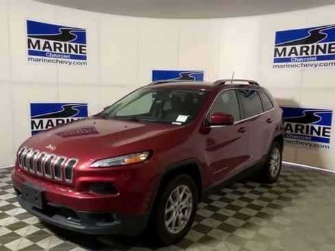 Used 2017 Jeep Cherokee Latitude w/ True North Edition AWD/4WD image 6