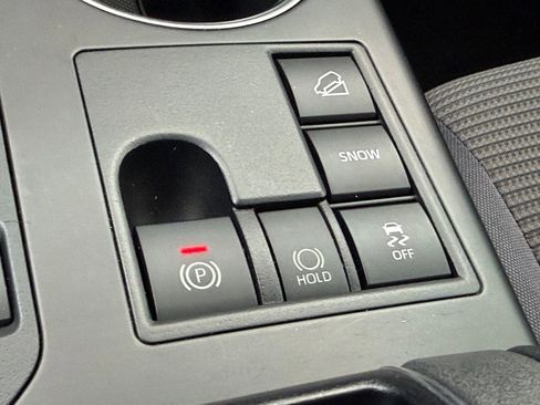 Used 2023 Toyota Highlander LE image 29