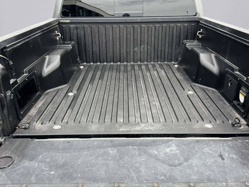 Used 2017 Toyota Tacoma TRD Off-Road w/ Premium & Technology Package AWD/4WD image 48