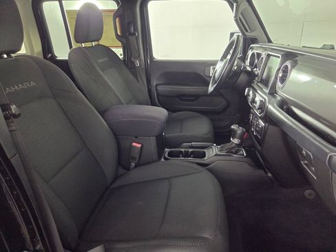 Used 2019 Jeep Wrangler Unlimited Sahara AWD/4WD image 32