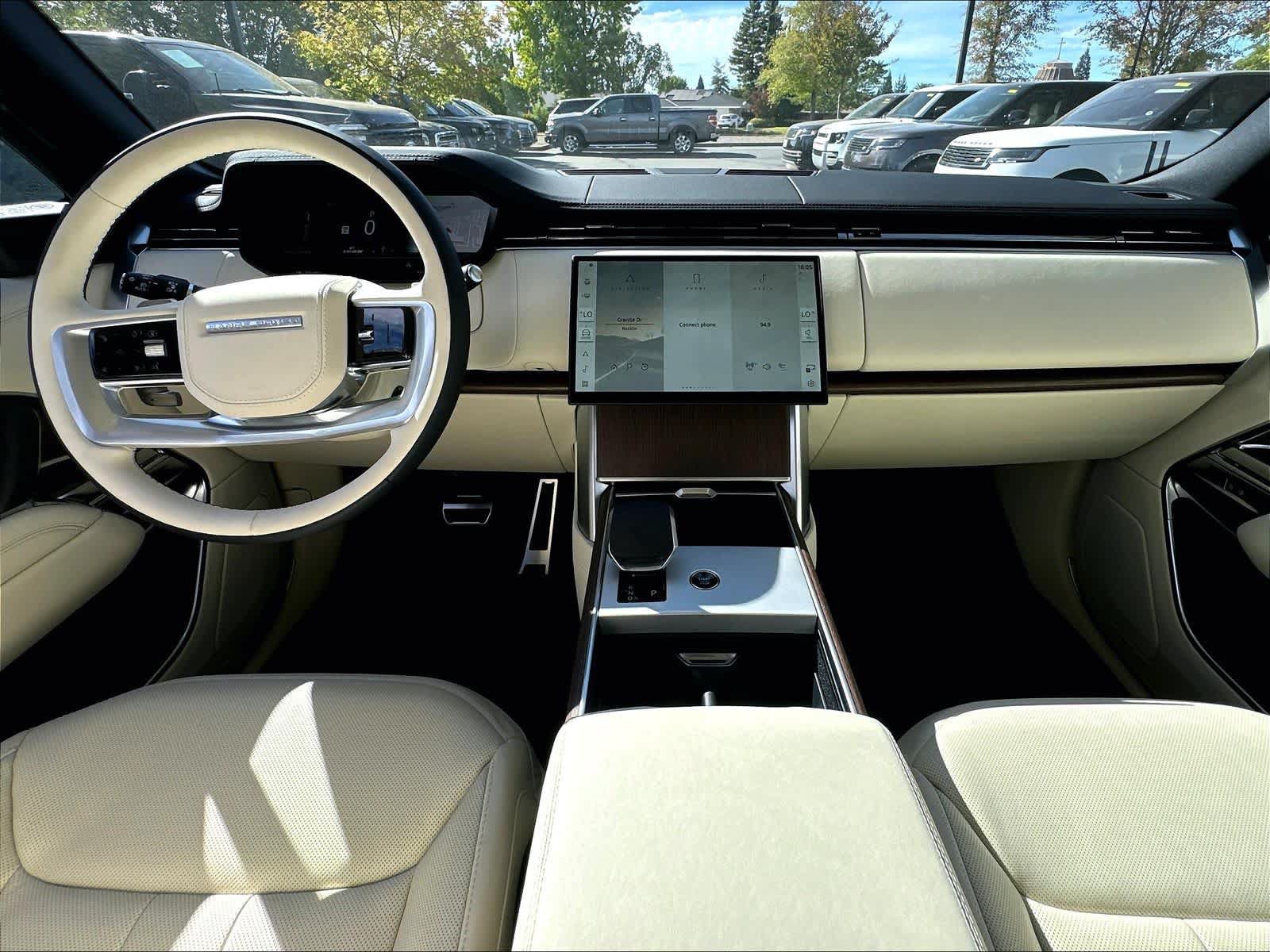 New 2026 Land Rover Range Rover Long Wheelbase SE AWD/4WD image 7