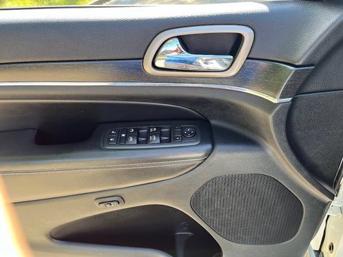 Used 2014 Jeep Grand Cherokee Limited AWD/4WD image 6