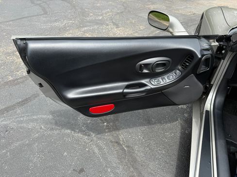 Used 1999 Chevrolet Corvette Convertible w/ Memory Pkg RWD image 21