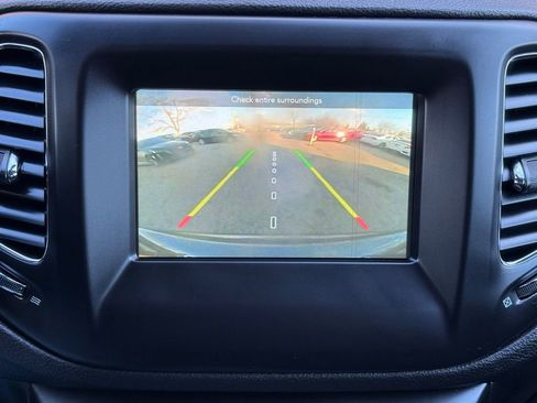 Used 2019 Jeep Compass Latitude w/ Popular Equipment Group AWD/4WD image 39