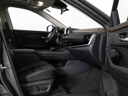 Used 2023 Nissan Rogue SL w/ SL Premium Package image 42