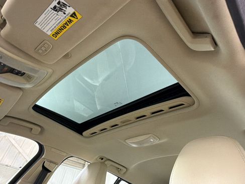 Used 2018 Volvo V60 T5 Dynamic w/ Vision Package FWD image 24