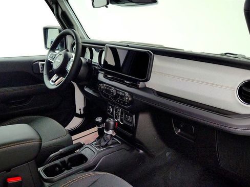 Used 2025 Jeep Wrangler Unlimited Sahara w/ Safety Group image 25