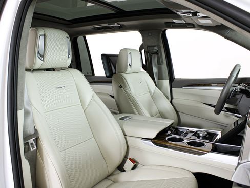 Used 2025 Cadillac Escalade ESV Sport Platinum RWD image 21