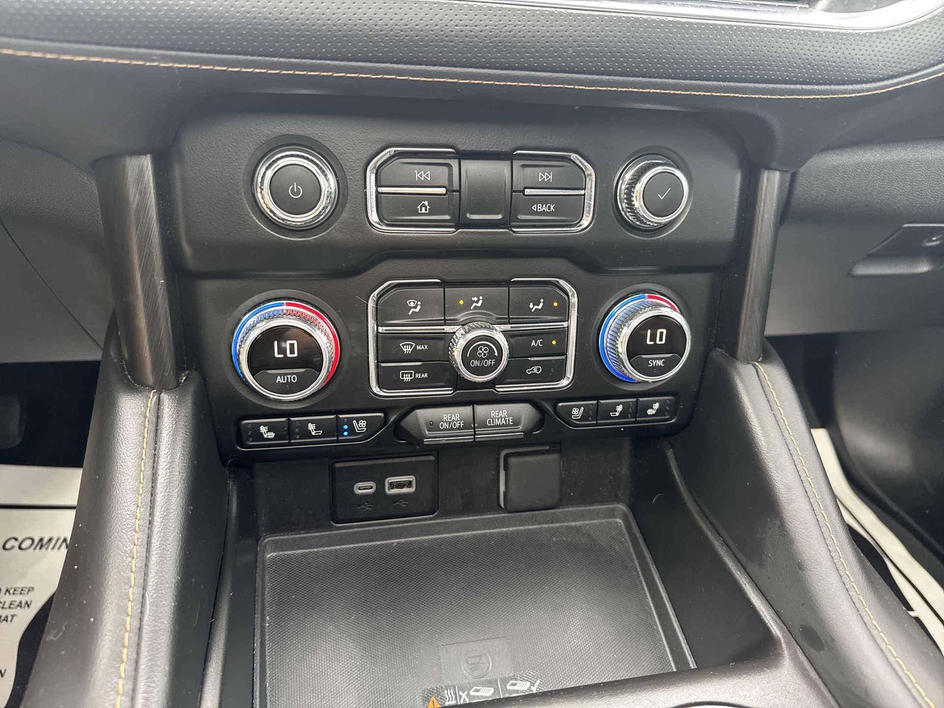 Certified 2024 GMC Yukon AT4 w/ AT4 Premium Package AWD/4WD image 36