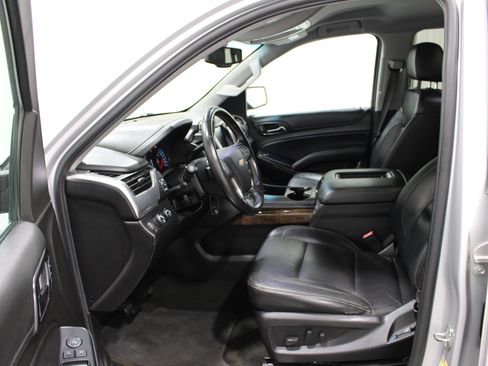 Used 2018 Chevrolet Suburban LT AWD/4WD image 3