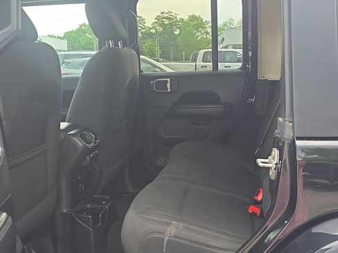 Used 2020 Jeep Wrangler Unlimited Sahara AWD/4WD image 16