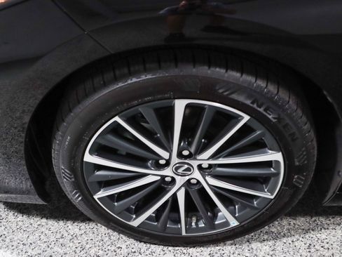 Used 2024 Lexus ES 350 w/ Premium Package FWD image 11