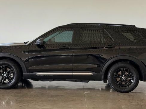 Used 2022 Ford Explorer XLT RWD image 4