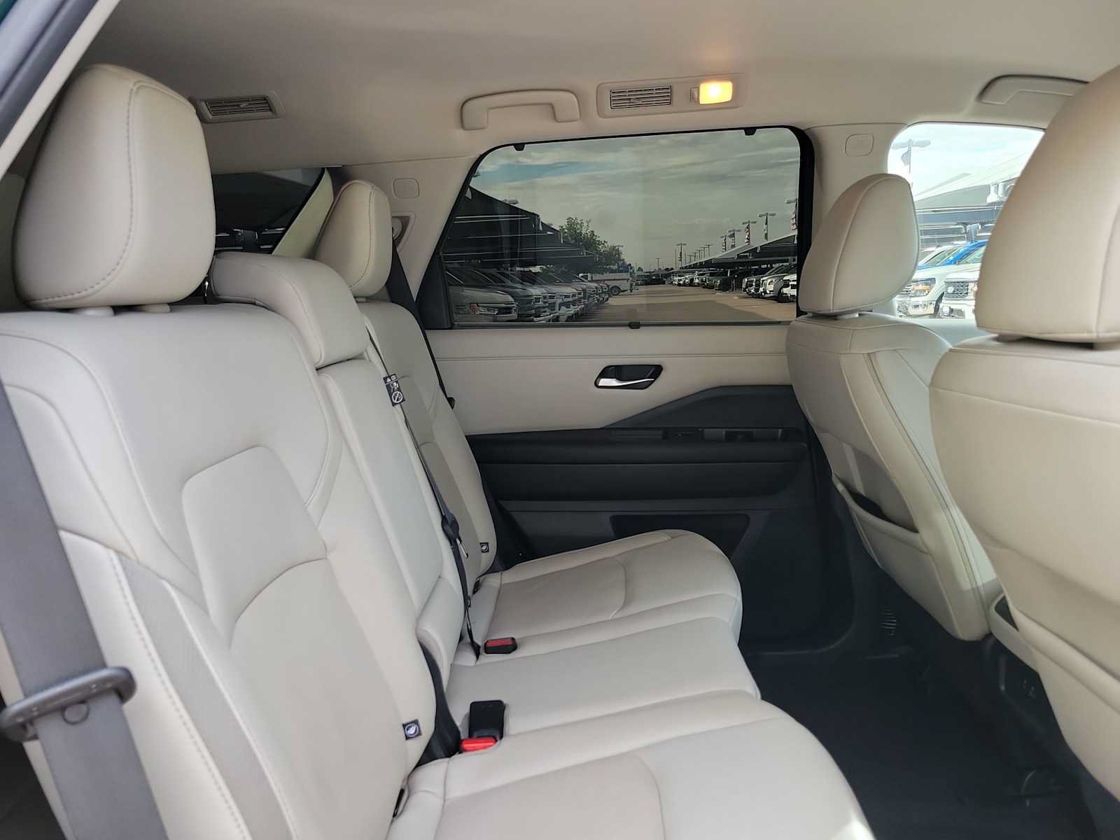 Used 2023 Nissan Pathfinder SL FWD image 17