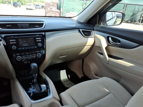 Used 2016 Nissan Rogue SV FWD image 17