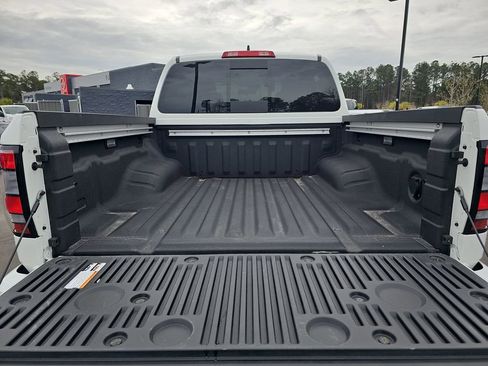 Used 2025 Nissan Frontier SV w/ SV Convenience Package image 15