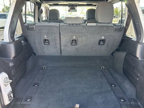 Used 2024 Jeep Wrangler Unlimited Sahara AWD/4WD image 10