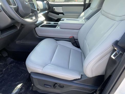 New 2026 Ford Expedition Active image 11