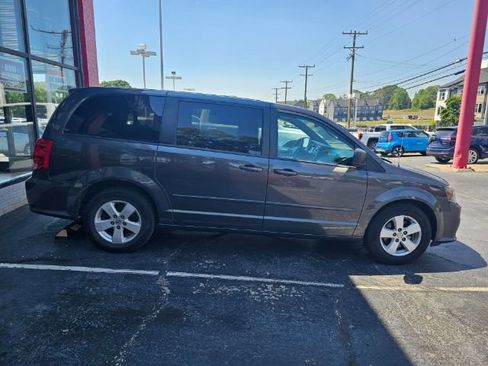 Used 2015 Dodge Grand Caravan SE w/ Quick Order Package 29E SE FWD image 3