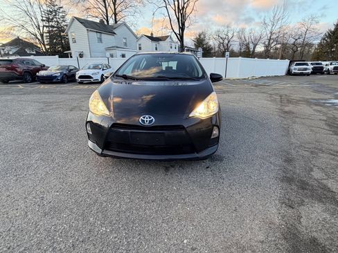 Used 2013 Toyota Prius C One image 3