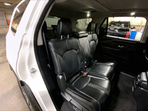 Used 2023 Honda Pilot Touring image 19