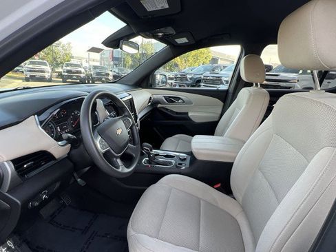 Used 2022 Chevrolet Traverse LS image 18