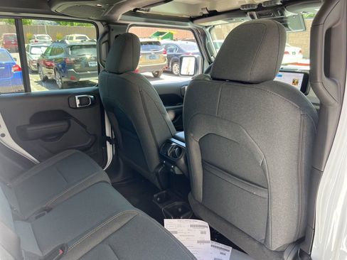 New 2025 Jeep Gladiator Sport AWD/4WD image 23