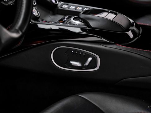 Used 2019 Aston Martin V8 Vantage Coupe image 56