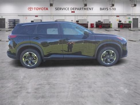 Used 2024 Nissan Rogue SV FWD image 5