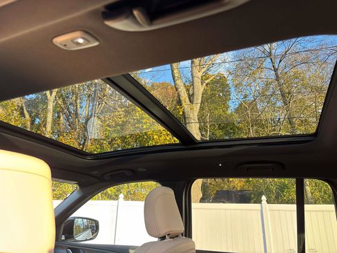 New 2025 Jeep Grand Cherokee Limited image 8