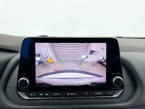 Used 2022 Nissan Rogue SV FWD image 22