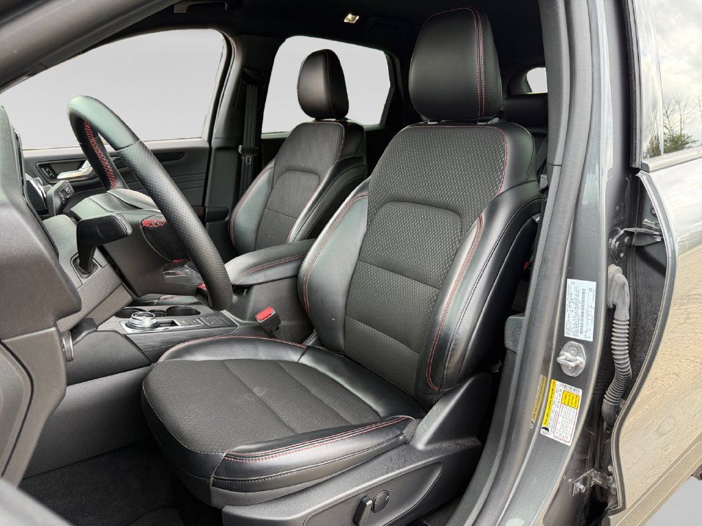 Used 2025 Ford Escape ST-Line Select AWD/4WD image 21