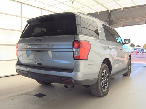 Used 2024 Ford Expedition XLT AWD/4WD image 3