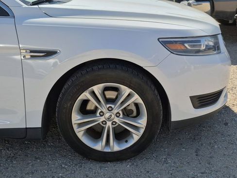 Used 2018 Ford Taurus SE FWD image 5