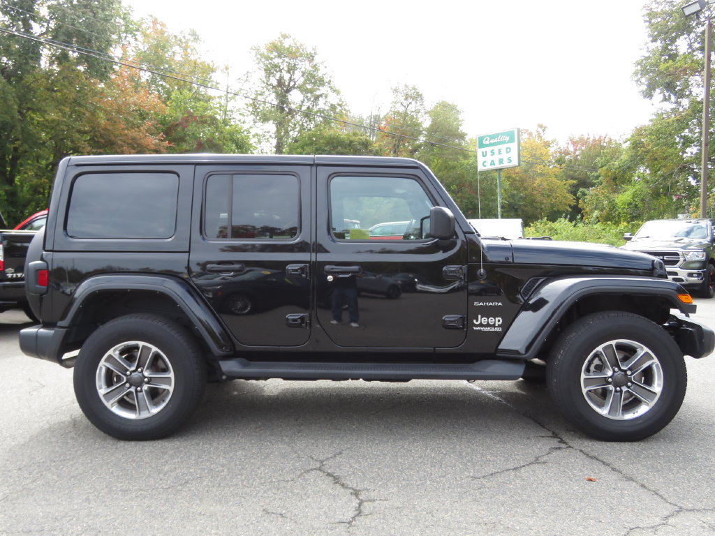 Used 2022 Jeep Wrangler Unlimited Sahara AWD/4WD image 4
