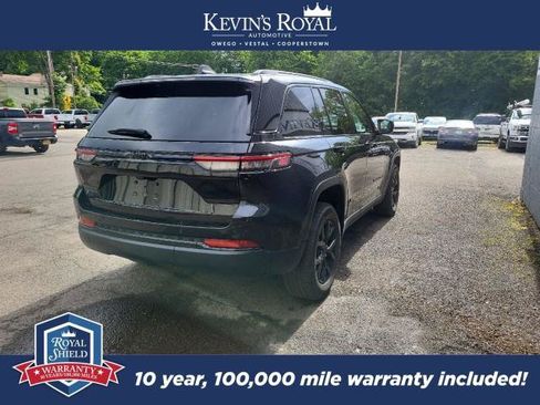 Used 2025 Jeep Grand Cherokee Altitude AWD/4WD image 6