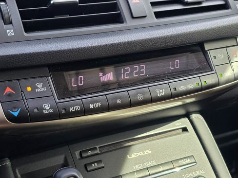 Used 2014 Lexus CT 200h image 36