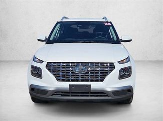 Certified 2025 Hyundai Venue SEL video 2