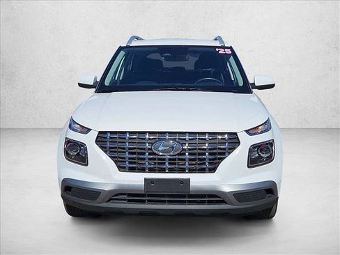 Certified 2025 Hyundai Venue SEL image 2