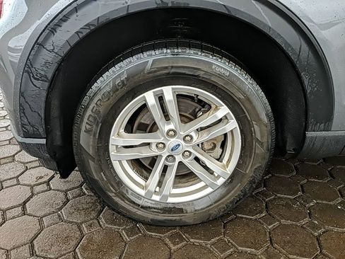 Used 2022 Ford Explorer XLT w/ Equipment Group 202A image 11