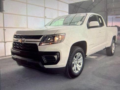 Used 2021 Chevrolet Colorado LT w/ Safety Package RWD image 2