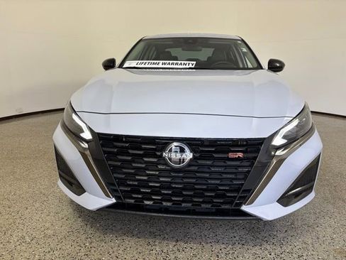 Used 2025 Nissan Altima 2.5 SR FWD image 14