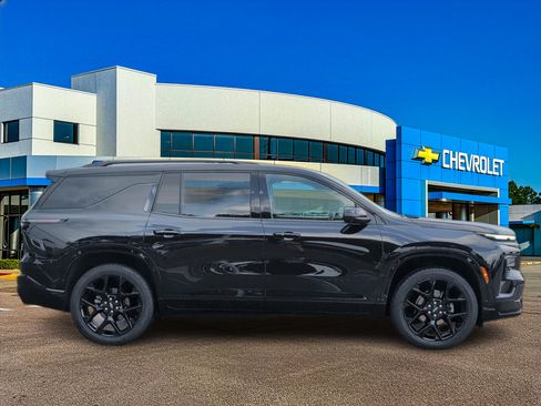 Used 2024 Chevrolet Traverse RS w/ LPO, Floor Liner Package AWD/4WD image 7