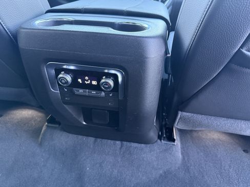 Used 2025 GMC Yukon XL Denali image 34