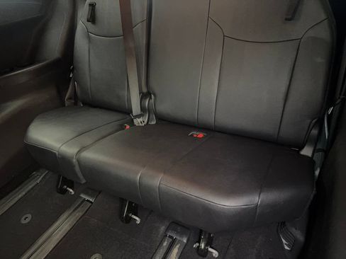 Used 2025 Toyota Sienna XLE Woodland Edition AWD/4WD image 38