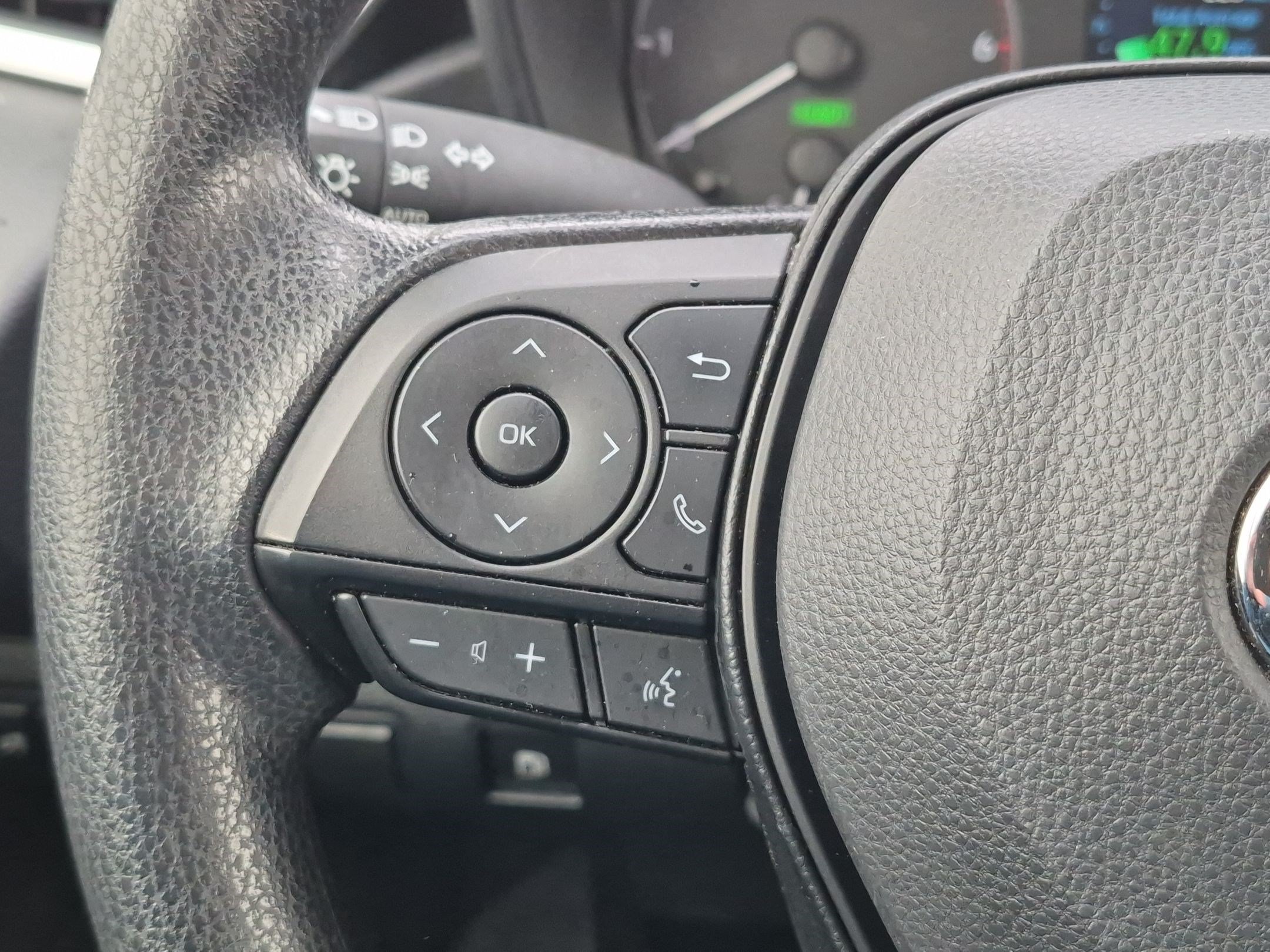 Used 2025 Toyota Corolla LE FWD image 20