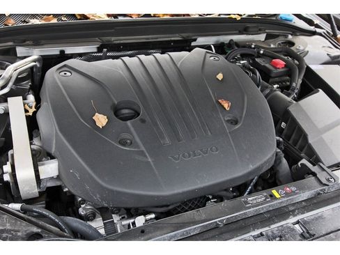 Used 2023 Volvo S60 B5 Ultimate image 32