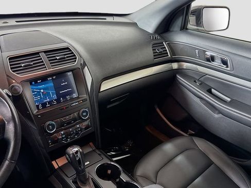 Used 2019 Ford Explorer XLT w/ Equipment Group 202A AWD/4WD image 24